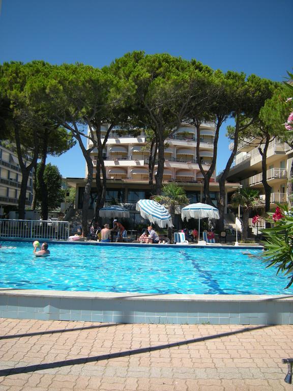 Hotel Ambasciatori Palace Lido di Jesolo Buitenkant foto