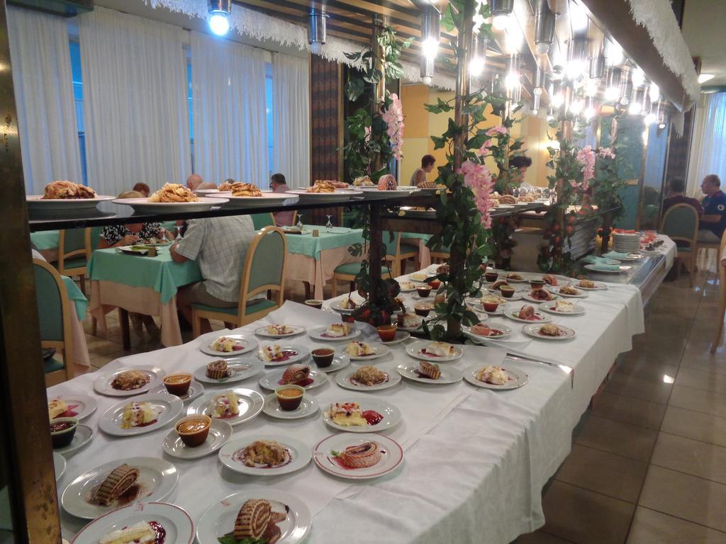 Hotel Ambasciatori Palace Lido di Jesolo Buitenkant foto