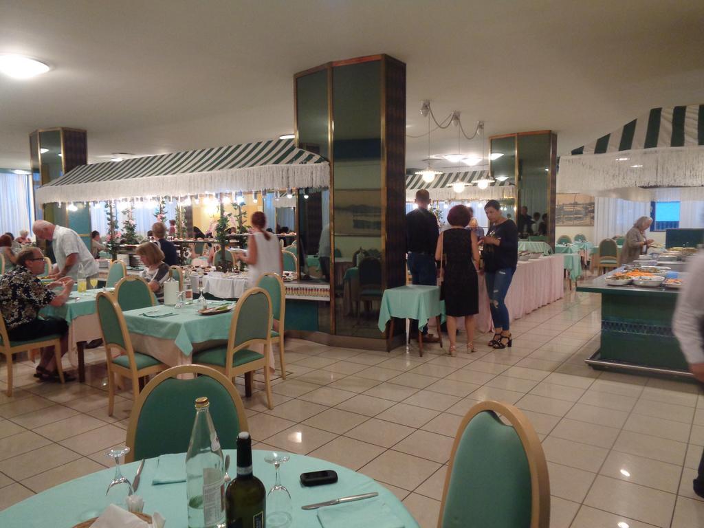 Hotel Ambasciatori Palace Lido di Jesolo Buitenkant foto