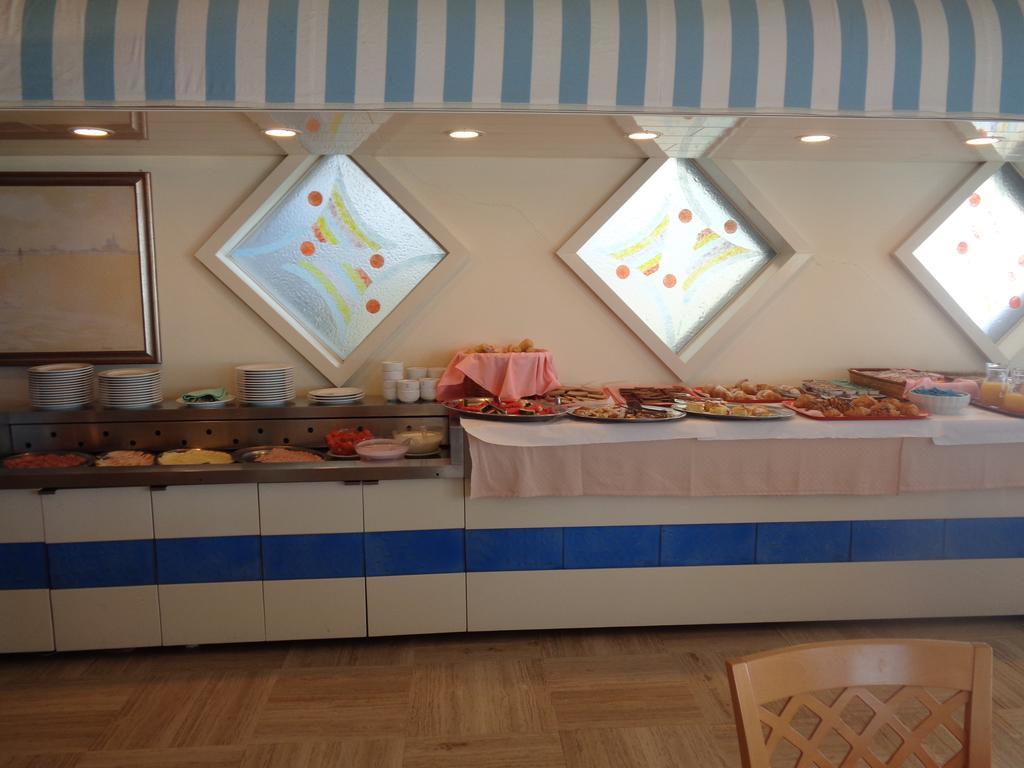 Hotel Ambasciatori Palace Lido di Jesolo Buitenkant foto
