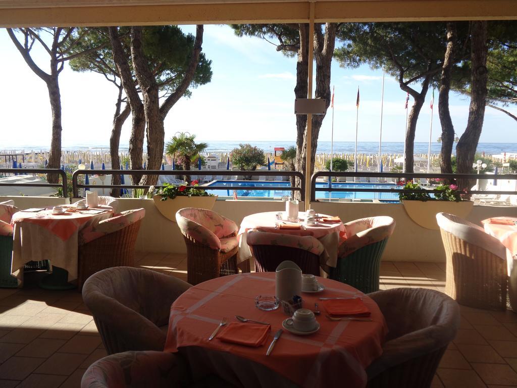 Hotel Ambasciatori Palace Lido di Jesolo Buitenkant foto