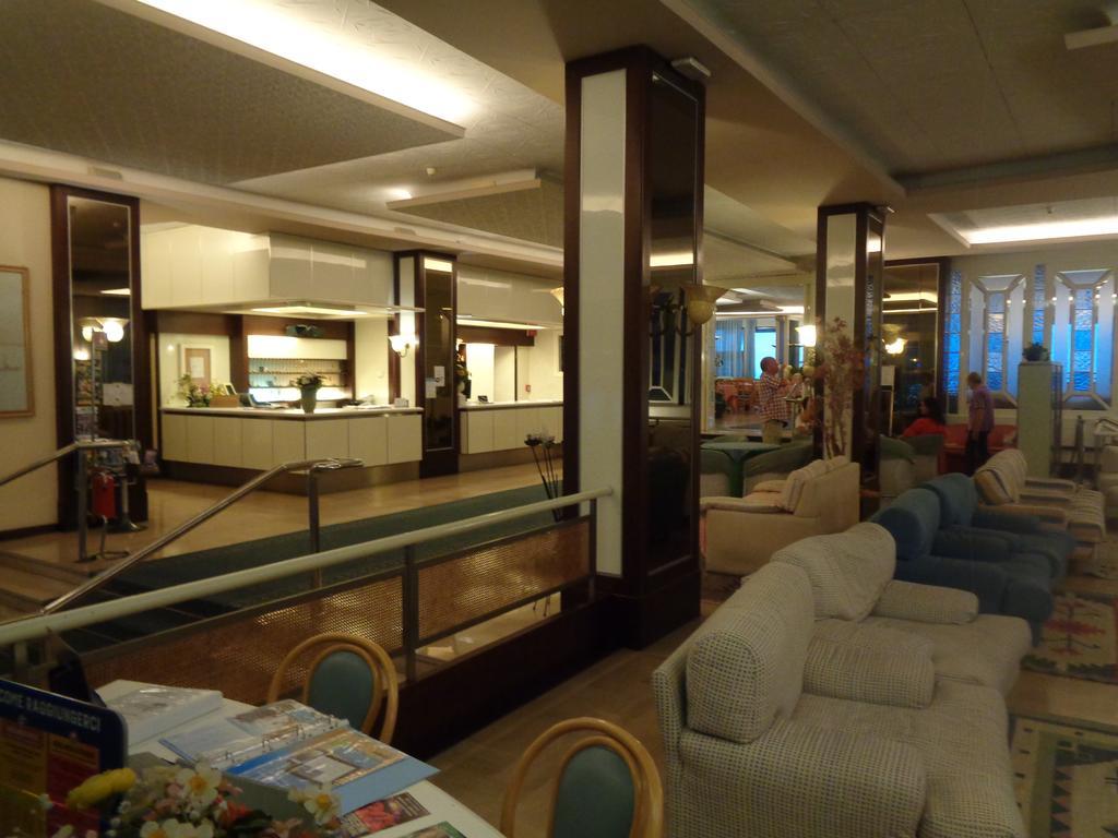 Hotel Ambasciatori Palace Lido di Jesolo Buitenkant foto