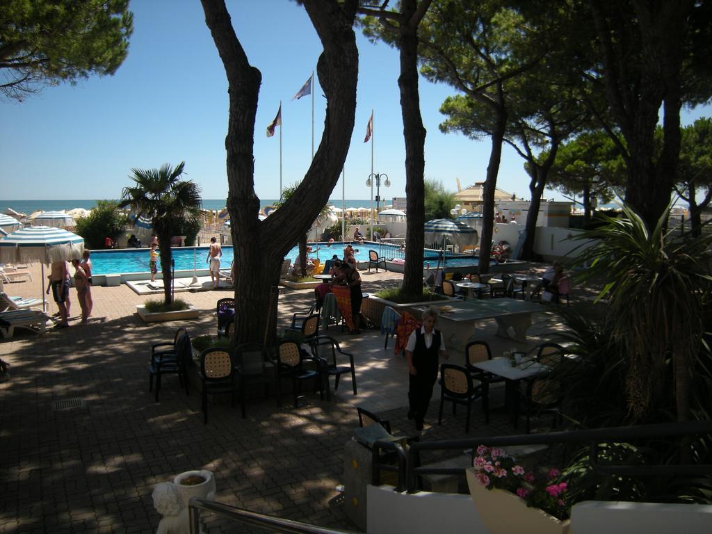 Hotel Ambasciatori Palace Lido di Jesolo Buitenkant foto