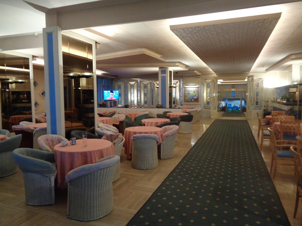 Hotel Ambasciatori Palace Lido di Jesolo Buitenkant foto