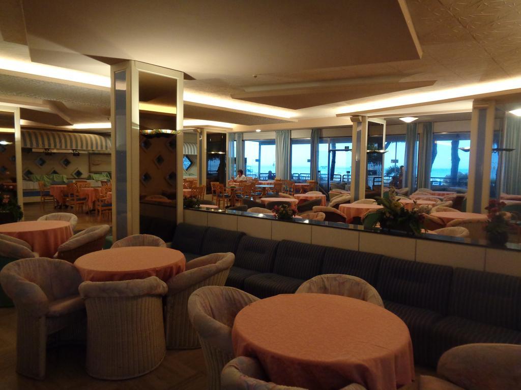 Hotel Ambasciatori Palace Lido di Jesolo Buitenkant foto
