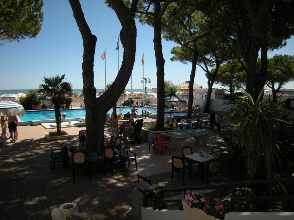Hotel Ambasciatori Palace Lido di Jesolo Buitenkant foto