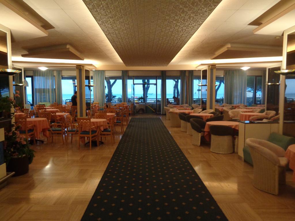 Hotel Ambasciatori Palace Lido di Jesolo Buitenkant foto