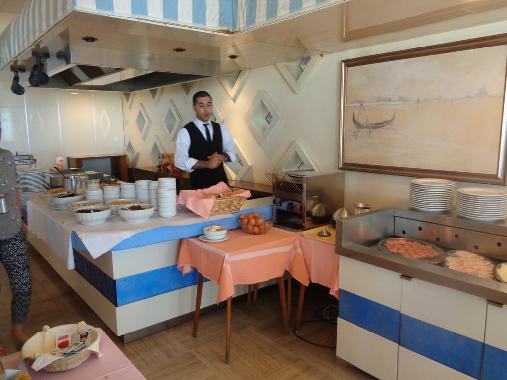Hotel Ambasciatori Palace Lido di Jesolo Buitenkant foto