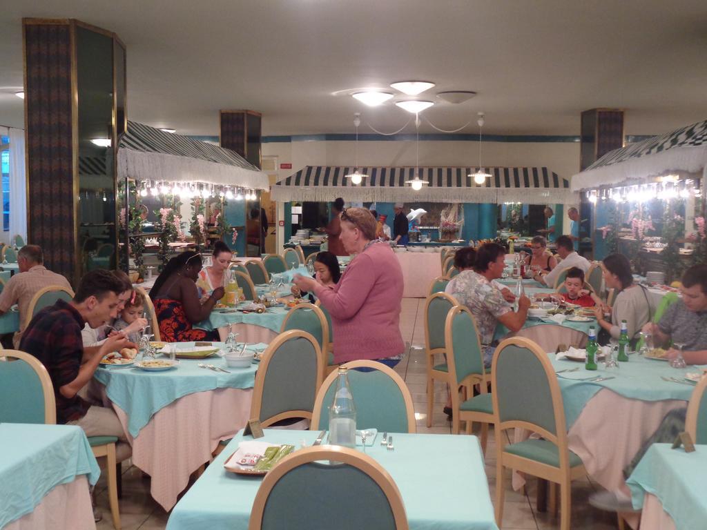 Hotel Ambasciatori Palace Lido di Jesolo Buitenkant foto