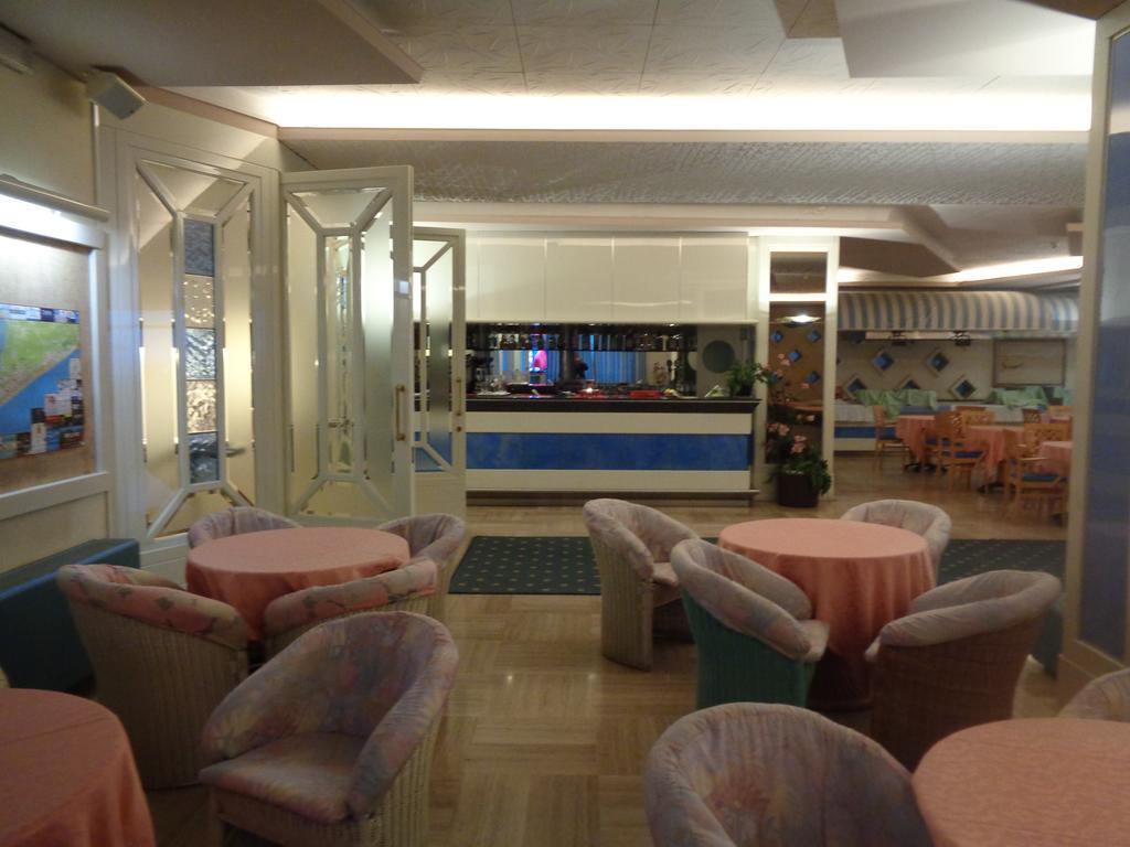 Hotel Ambasciatori Palace Lido di Jesolo Buitenkant foto