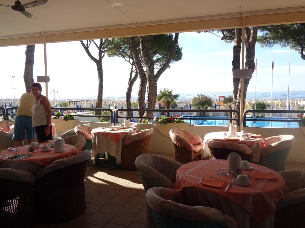 Hotel Ambasciatori Palace Lido di Jesolo Buitenkant foto