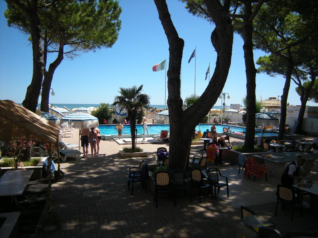 Hotel Ambasciatori Palace Lido di Jesolo Buitenkant foto