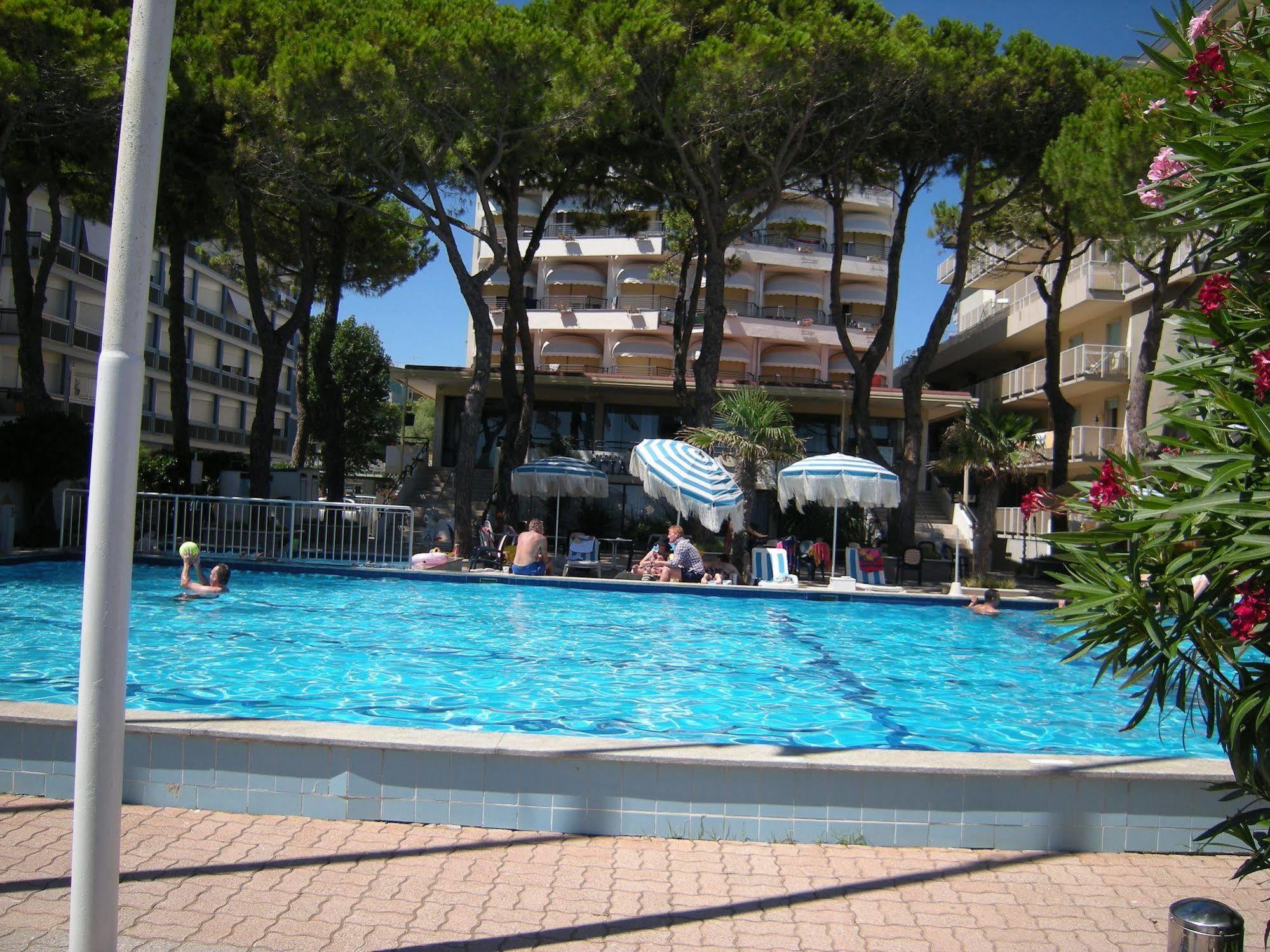 Hotel Ambasciatori Palace Lido di Jesolo Buitenkant foto