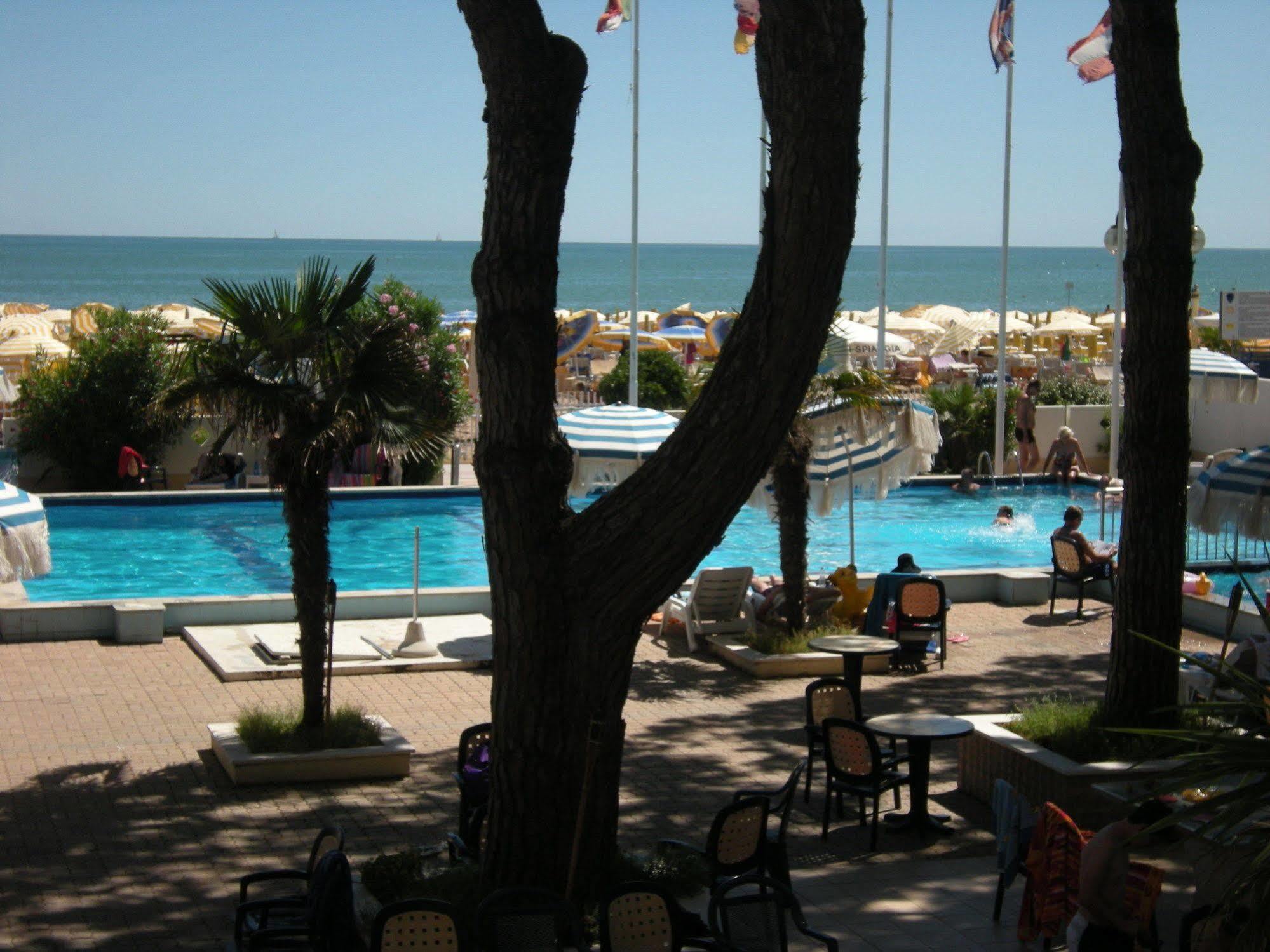 Hotel Ambasciatori Palace Lido di Jesolo Buitenkant foto
